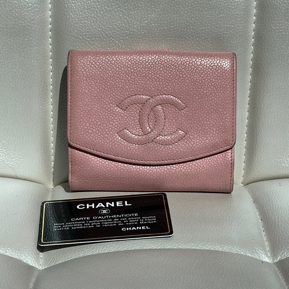 Chanel pink caviar compact wallet - Picture 1 of 11